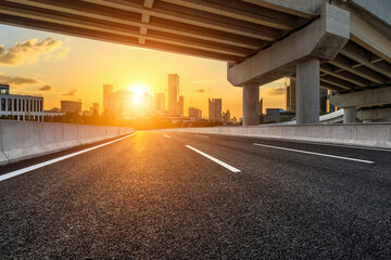 哪些养生知识适合在秋季发给顾客？